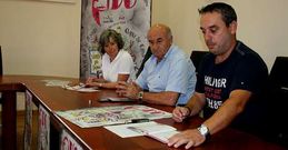 Dulce Mart�nez, Enrique Fern�ndez y Mart�n F. Cascudo, en la presentaci�n de ayer en Tapia.