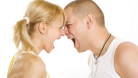 Una pareja discutiendo