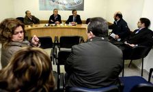 Representantes de los taxistas de toda la r�a se reunieron ayer en Nar�n para abordar el asunto.
