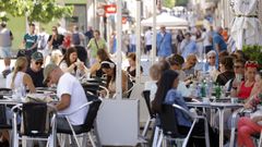 Los cruceristas coparon las terrazas de la zona centro.