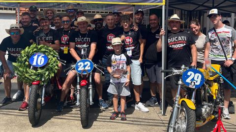 Foto de familia de la expedicin del Arousa Team desplazada hasta el Gran Premio de La Baeza.
