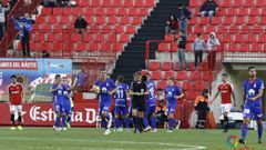 Jugadores del Oviedo celebran el gol de Carlos