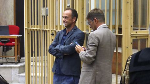 El italiano Francesco Arcuri, expareja de la española Juana Riva, en el Tribunal de Cagliari, en Cerdeña