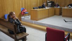 En el banquillo de la Audiencia, la acusada por estafa Paola S.G.. 