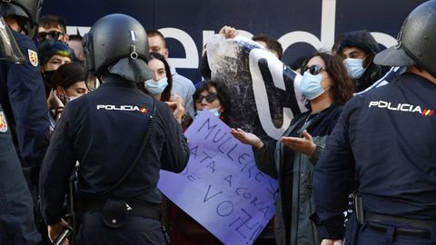 Dispositivo policial en un acto electoral de Vox celebrado en A Coruña, el pasado 27 de junio