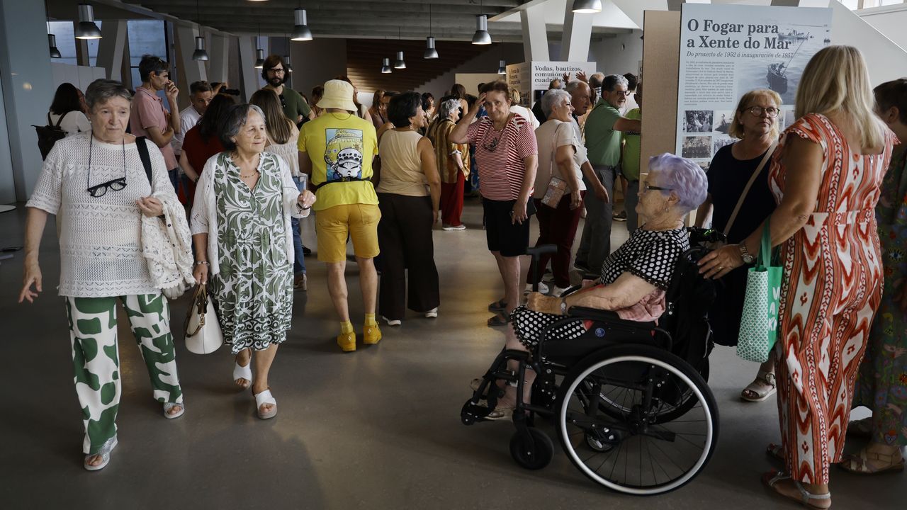 Inaugurada la exposición en memoria de los marineros del Barrio da Zoca, de A Coruña