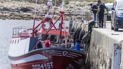 Agentes de la Polic�a Nacional y de Aduanas retiraron 44 fardos de la bodega del Nuevo Furuno durante la tarde del 9 de agosto del 2023.