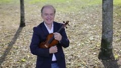 ROGELIO GROBA CON UN VIOLÍN STRADIVARIUS