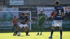 Curro presiona a Mangel, uno de los jugadores del filial ovetense que dio el salto al primer equipo