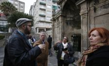 Los turoperadores visitaron el enclave de As Burgas, acompa�ados por un traductor local. 