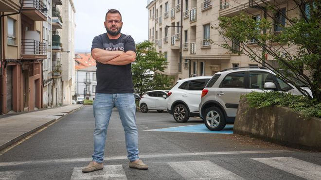 Gustavo Chacartegui posa en el barrio donde ha residido toda la vida.