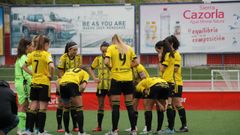 Las futbolistas del Real Oviedo Femenino, antes del encuentro ante el Madrid CFF B