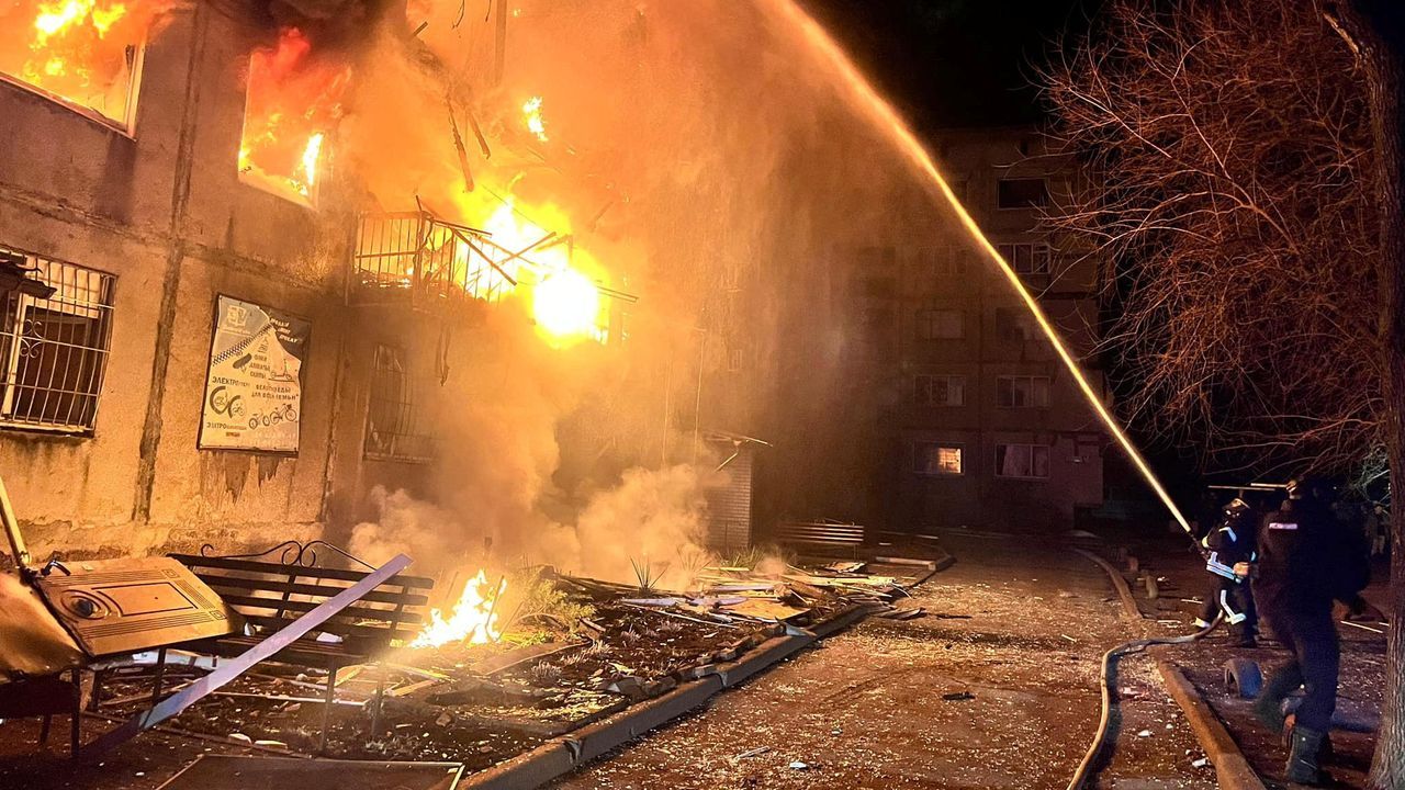 Al menos 11 muertos y 30 heridos en ataque ruso contra Dobropilia, en ...