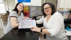 Sabela Vidal y Maribel Fraga estn al frente de la librera Risn 