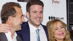 Imagen de archivo de �lex Lequio junto a sus padres, antes de conocerse su enfermedad