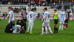 El equipo m�dico del Lugo atiende a un jugador en el partido del pasado s�bado frente al Lugo
