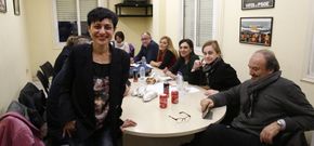 Roc�o de Frutos y Luis Garc�a Ma��, en la sede del PSOE, con los afines a Besteiro.  