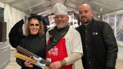 Tino Seara, el churrero de A Ponte, justo despu�s del preg�n junto a su familia