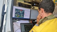 Puesto de mando del incendio en Trabada
