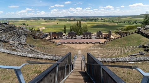 Teatro romano de Clunia, yacimiento romano situado entre las localidades de Coruña del Conde y Peñalba de Castro, en Burgos