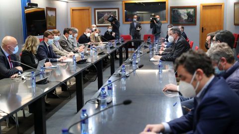 El consejero de Industria, Empleo y Promoci�n Econ�mica, Enrique Fern�ndez, se reuni� en Oviedo con representantes de las empresas m�s afectadas por el contexto econ�mico actual