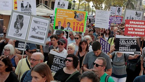 Integrantes de los Comits de Defensa de la Repblica, en el homenaje a las vctimas del 17A