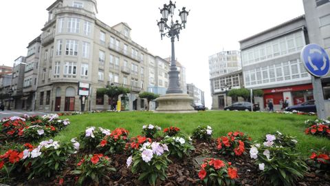 La farola est situada en el centro de una rotonda que desaparecer al peatonalizar la zona.