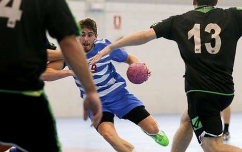 El �rtabro, con el lalinense Ux�o como m�ximo goleador, lleva dos victorias en tres jornadas. 