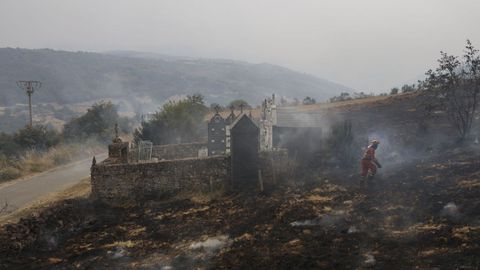 Incendio forestal no Macizo Central Ourensán.