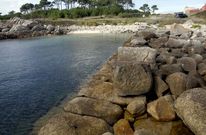 Os bloques de pedra est�n movidos, imposibilitando o tr�nsito de turistas e veci�os polo peirao. 