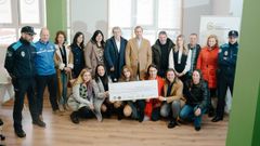 Entrega del cheque en la Asociacin Contra el Cncer de Ourense