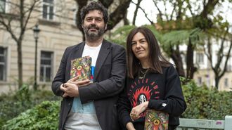 Luismi Cruz e Ledicia Costas co seu novo libro  