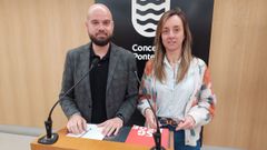La concejala Paloma Castro con su compa�ero Iv�n Puentes, este lunes, en el Concello de Pontevedra