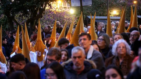 La procesi�n del Cristo Rey y de la Virgen de la Amargura recorri� en la noche del Lunes Santo el casco hist�rico ferrolano.
