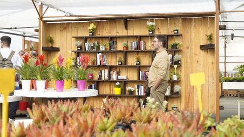 Garden con las plantas y flores a la venta y el mobiliario adaptado por los trabajadores de la asociaci�n Juan XXIII