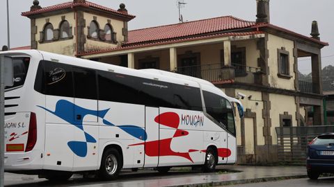 Autobuses frente a la estación de tren de Vilagarcía.