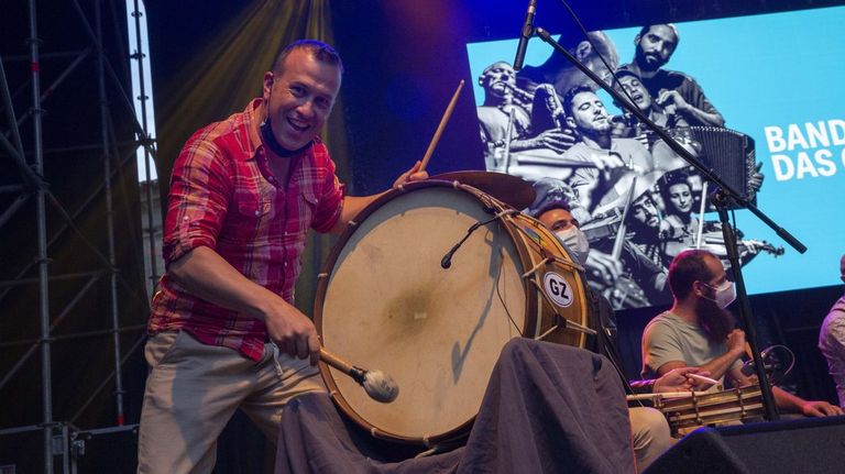 Banda das Crechas actuar en Bugallido