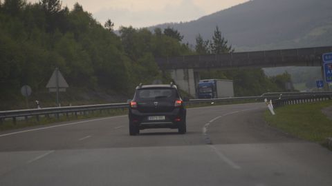 Firme deteriorado de la A-8 en Galicia