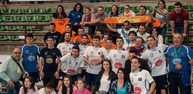 La plantilla del Conservas Boya celebr� con sus aficionados el logro conseguido en el pabell�n Pr�ncipe Felipe en Villa de Aranda.