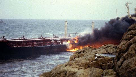 Naufragio del petrolero Mar Egeo en el litoral de A Coru�a. 