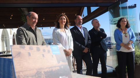 ngeles Vzquez (en el centro) present en Portosn la gua de buenas prcticas para la integracin paisajstica de las terrazas