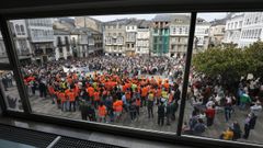 Una multitud apoya a los trabajadores deVestas en Viveiro