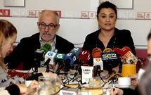 Los socialistas Miguel Fidalgo y Laura Seara celebraron ayer un desayuno con periodistas.