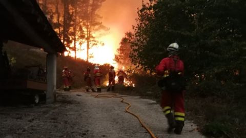 La UME lucha contra el fuego en Asturias y Galicia
