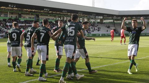 Celebracin de Fran Manzanara, autor del primer tanto del duelo ante San Fernando.