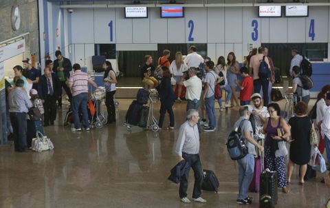 El descenso de Alvedro en noviembre en nmero de pasajeros no amenaza su consolidacin. 