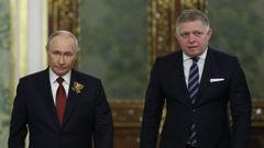 El presidente ruso, Vladimir Putin, con el primer ministro eslovaco, Robert Fico, el pasado mes de mayo en Mosc�
