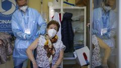 Imagen de archivo de una vacunaci�n en el centro de salud de A Ponte