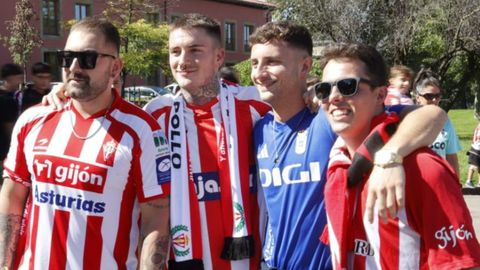 La afici�n gijonesa recibe al Sporting en el Molin�n antes del partido contra el Real Oviedo
