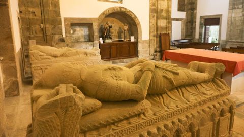 Tumbas de los Andrade en el monasterio de Monfero. 